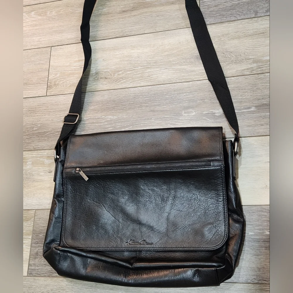 Kenneth Cole Pebbled Black Leather Laptop Messenger Bag
